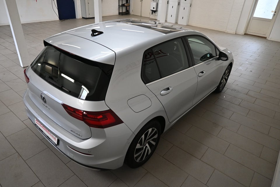 VW Golf VIII 1,4 eHybrid DSG 5d