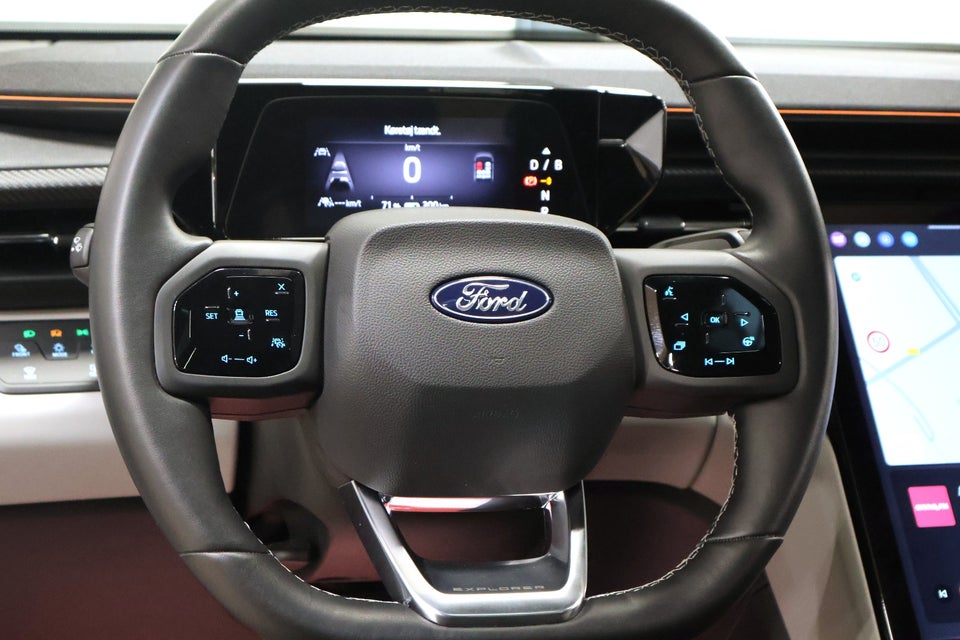 Ford Explorer 82 Premium Extended Range 5d