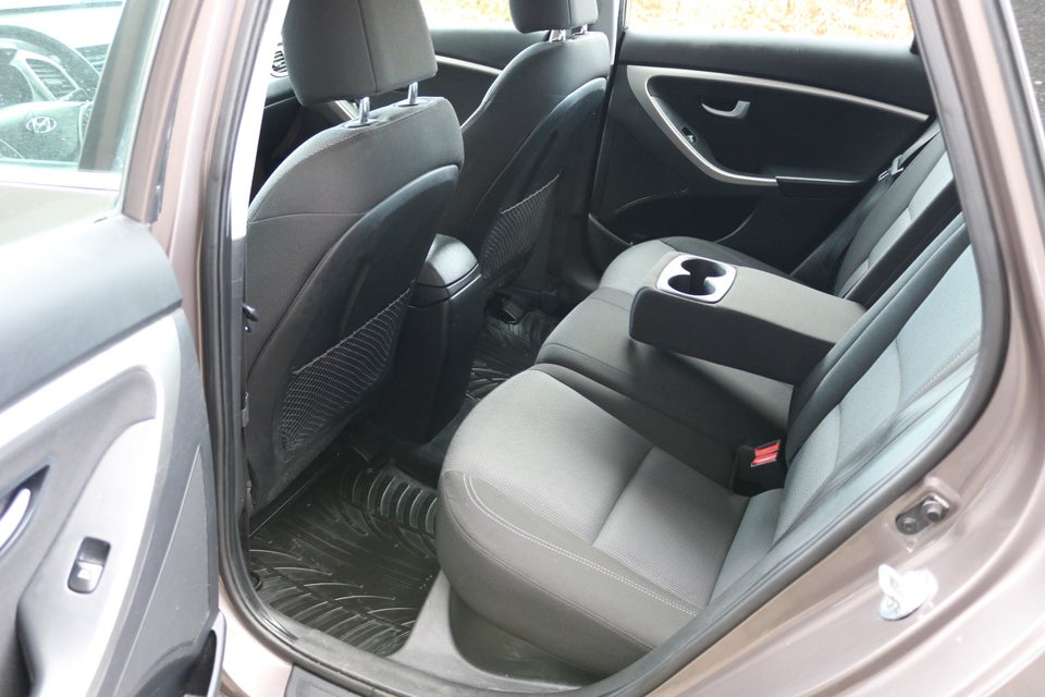 Hyundai i30 1,6 CRDi 110 Style CW Eco 5d