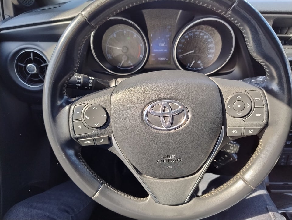 Toyota Auris 1,6 D-4D T2 Comfort Touring Sports 5d