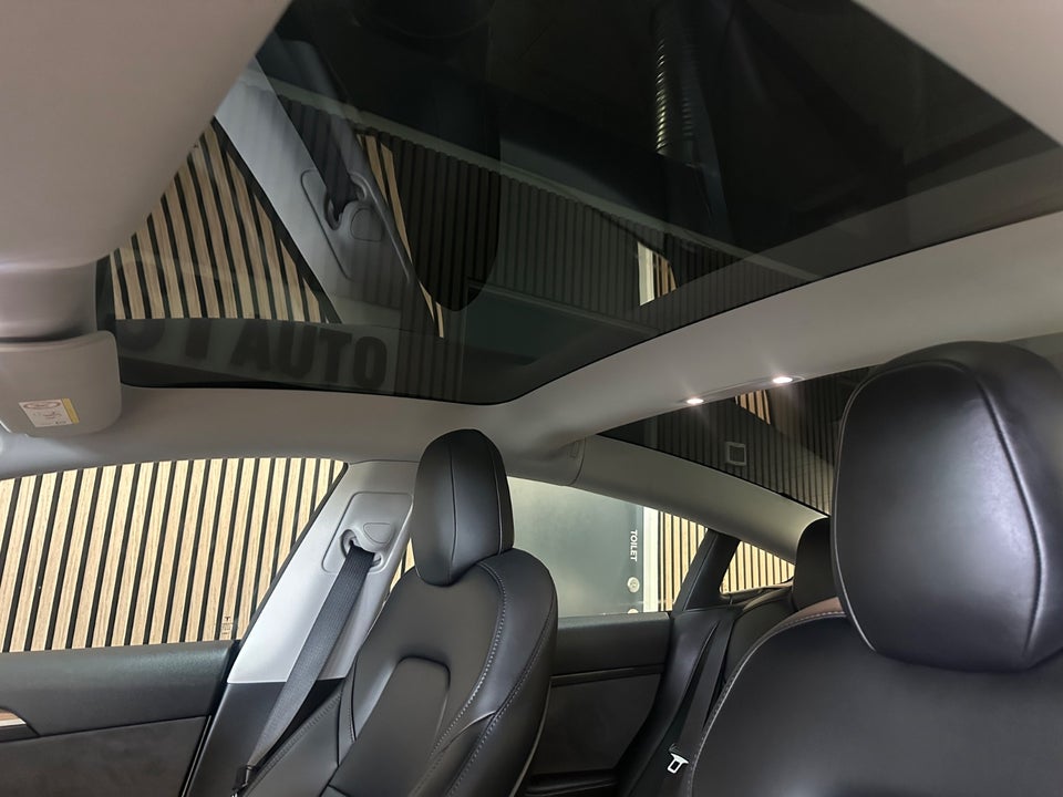 Tesla Model 3 RWD 4d