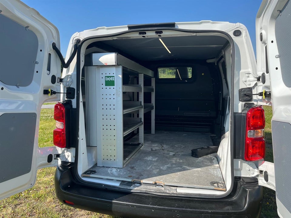 Toyota ProAce 2,0 D 122 Medium Comfort Master aut. 5d
