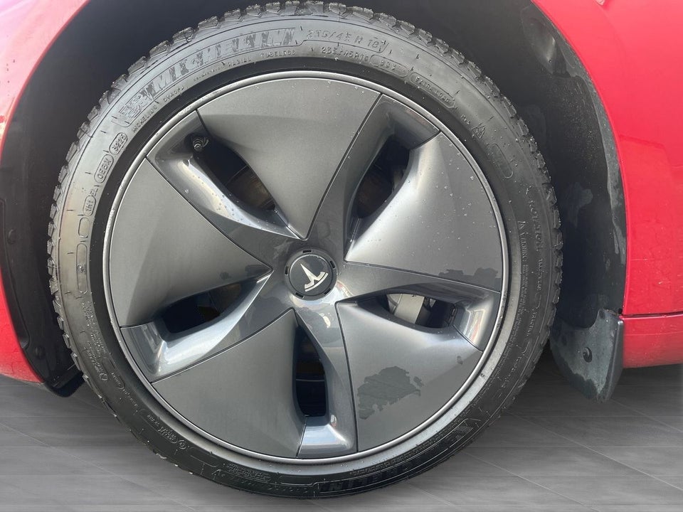 Tesla Model 3 Standard Range+ RWD 4d