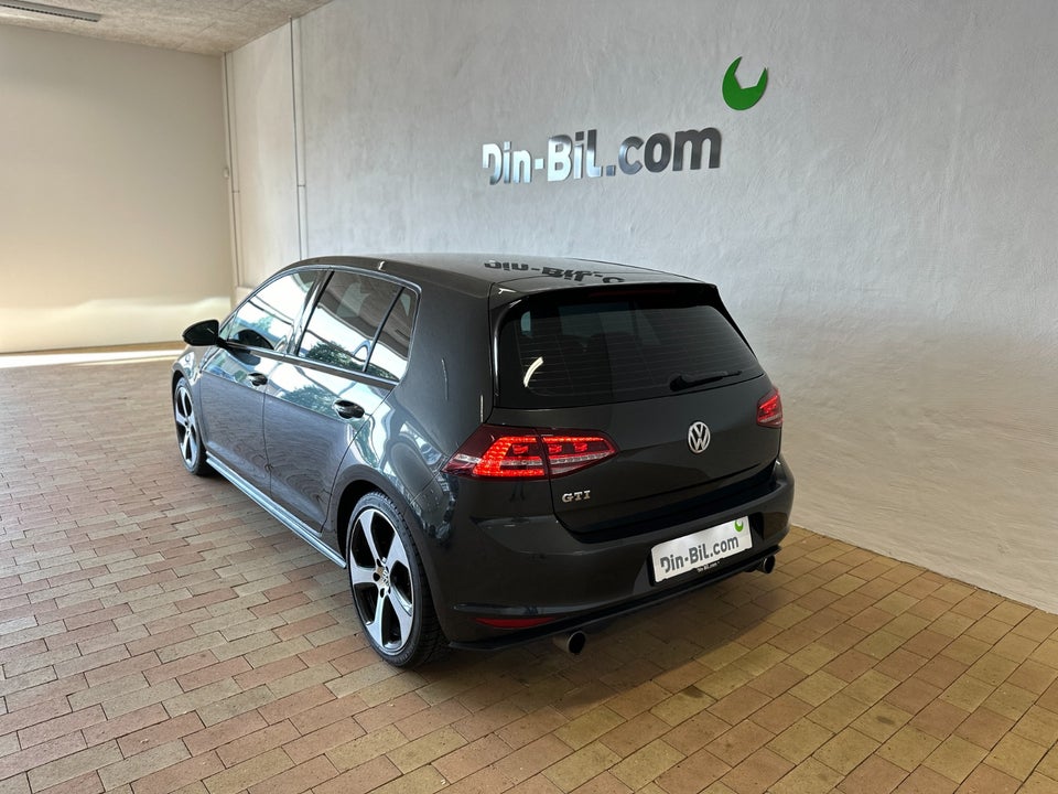 VW Golf VII 2,0 GTi DSG BMT 5d