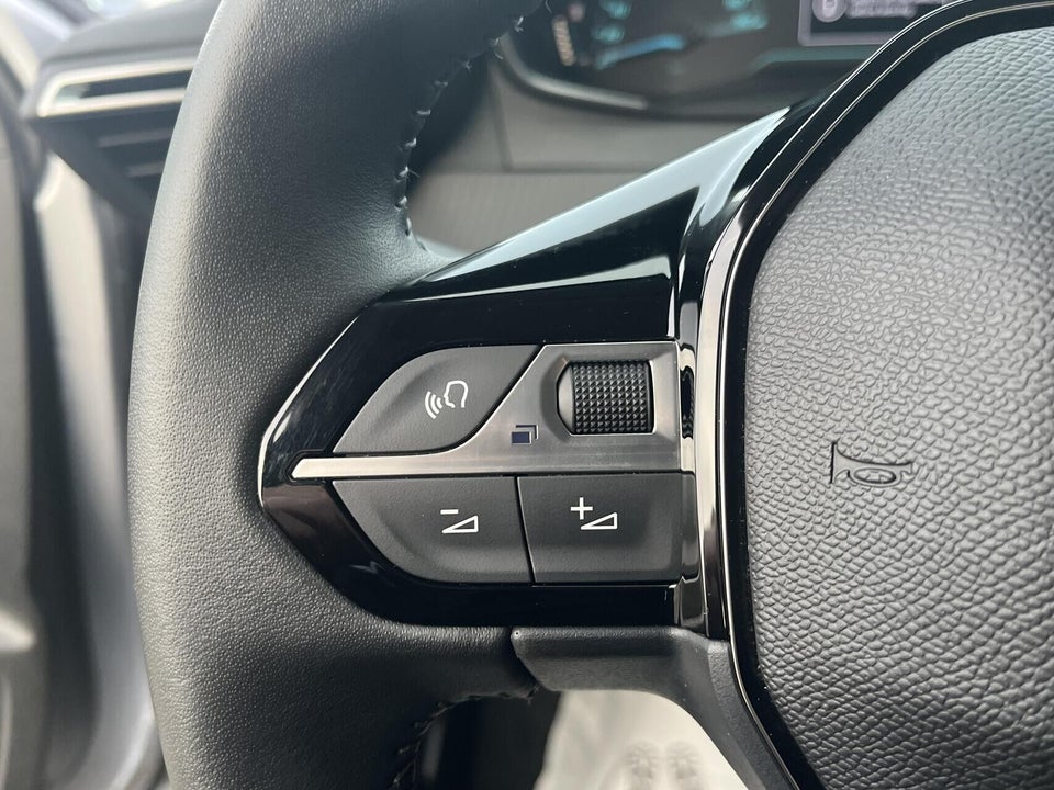 Peugeot e-208 50 Style 5d