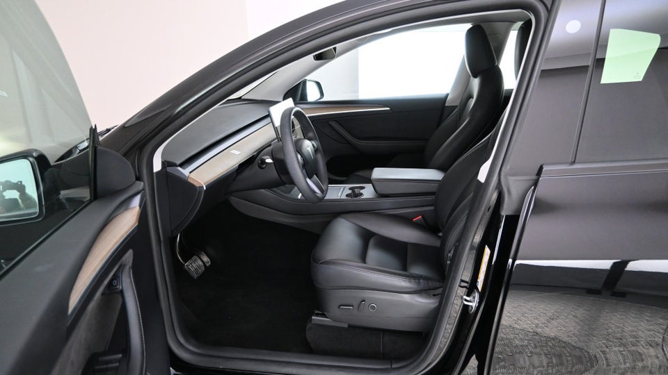 Tesla Model Y Long Range AWD 5d