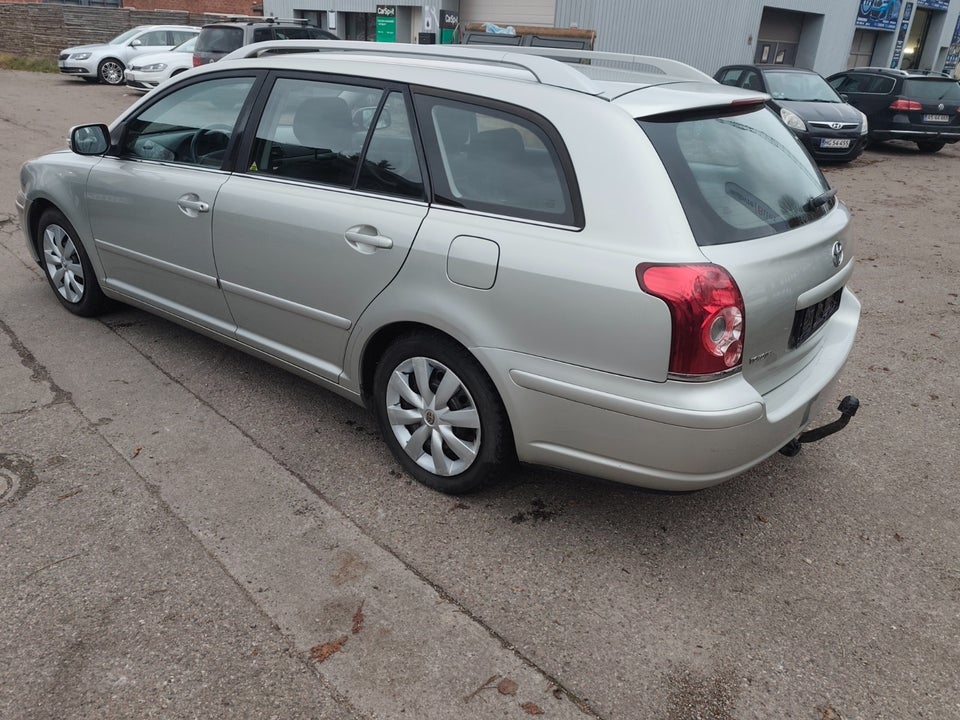 Toyota Avensis 1,8 VVT-i Sol stc. 5d