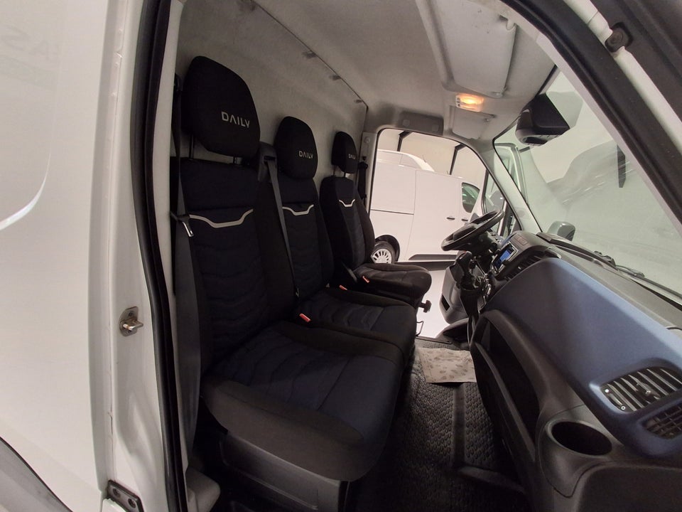Iveco Daily 2,3 35S16 16m³ Van AG8