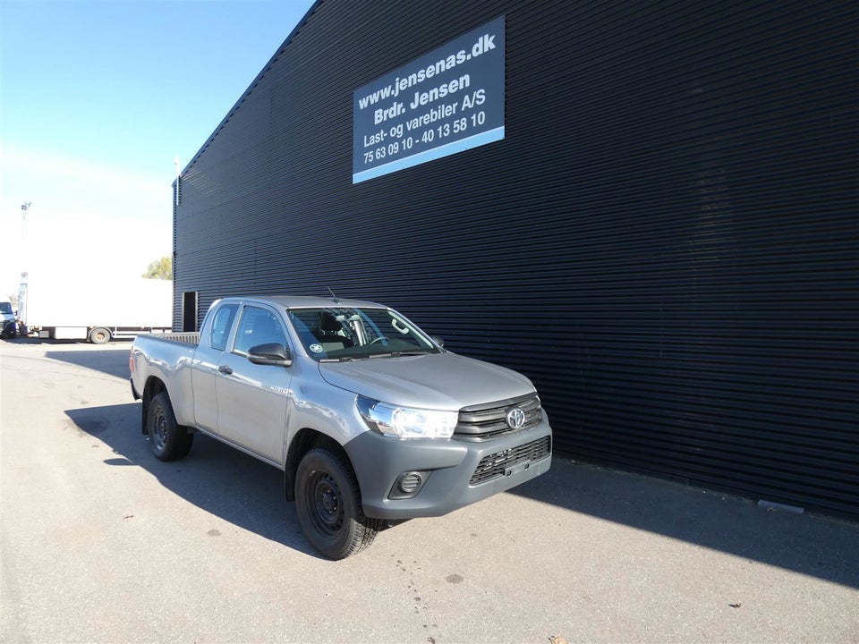 Toyota HiLux 2,4 D T2 Ex.Kab 4d