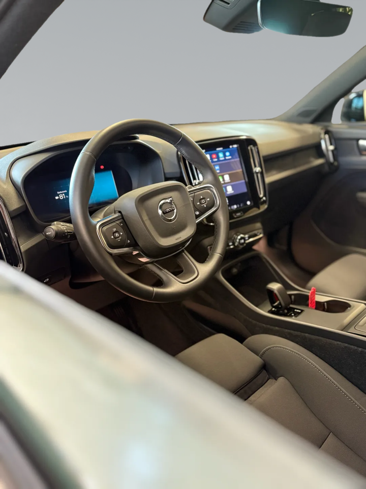 Volvo EX40 Extended Range Plus 5d