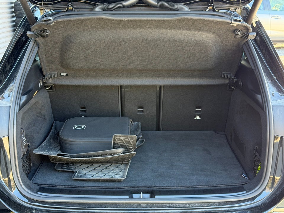 Mercedes EQA300 Progressive 4Matic 5d