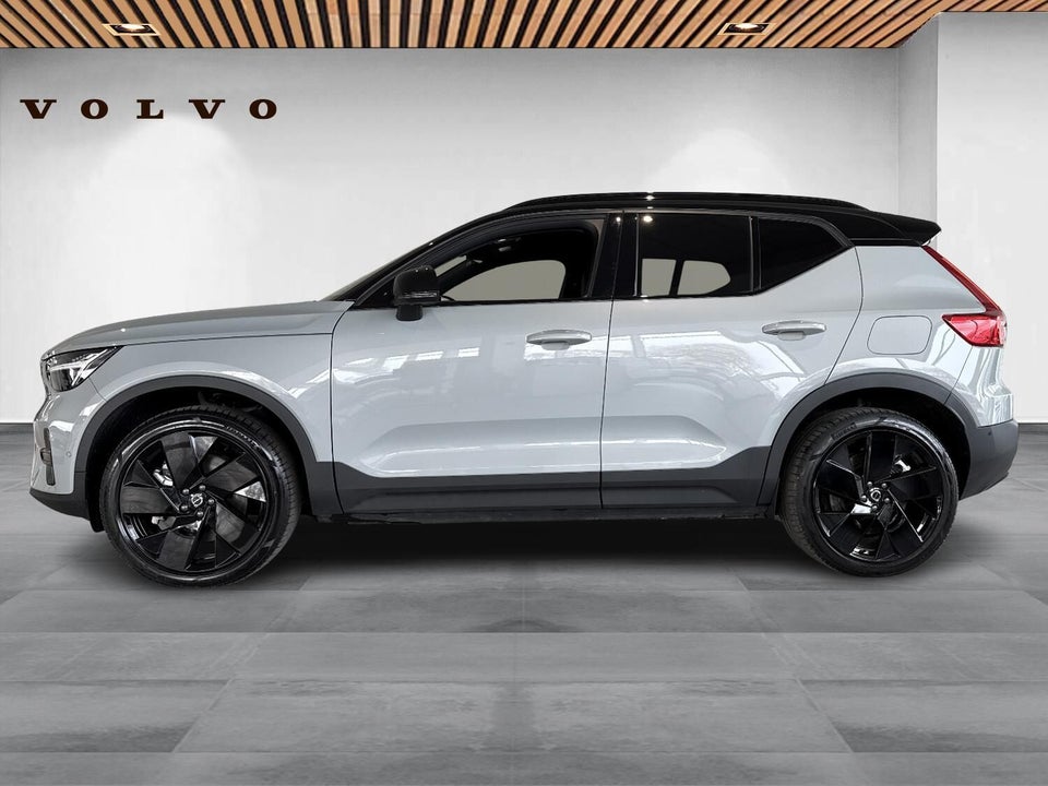 Volvo EX40 Extended Range Black Edition 5d