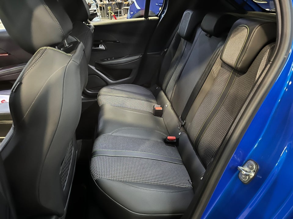 Peugeot e-208 50 GT 5d