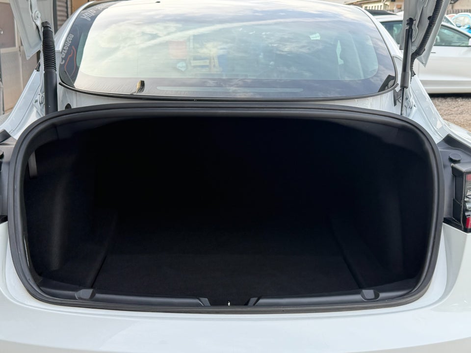 Tesla Model 3 Standard Range+ RWD 4d