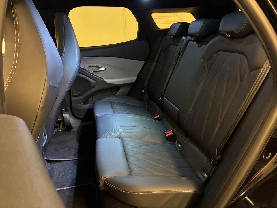 Ford Explorer 82 Premium Extended Range 5d