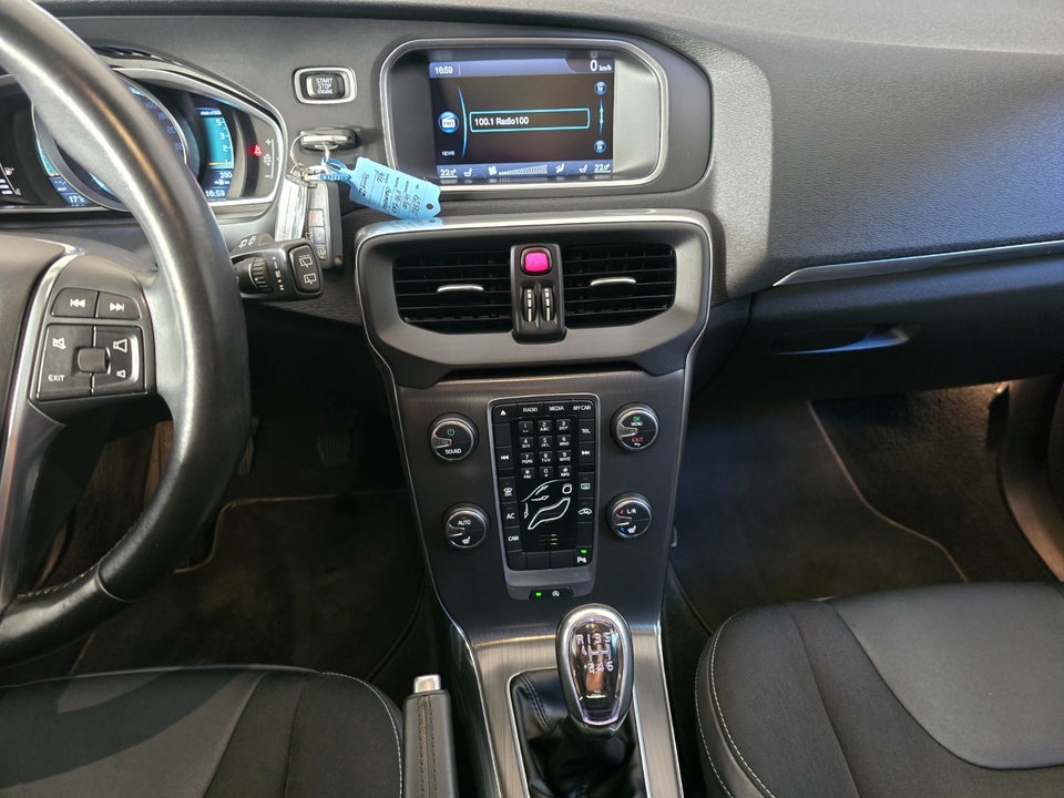 Volvo V40 1,6 D2 115 Momentum 5d