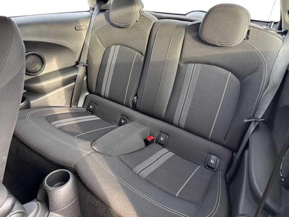 MINI Cooper SE Essential 3d