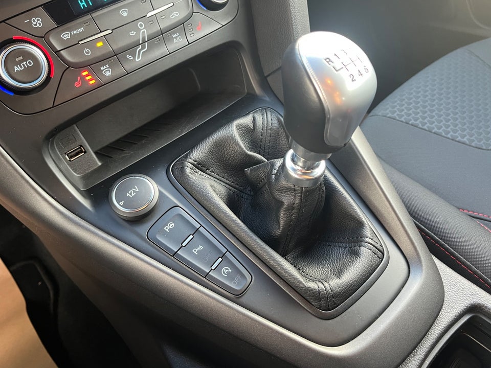 Ford Focus 1,5 EcoBoost ST-Line 5d