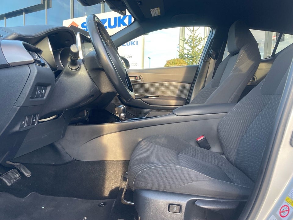 Toyota C-HR 1,8 Hybrid Premium Selected CVT 5d