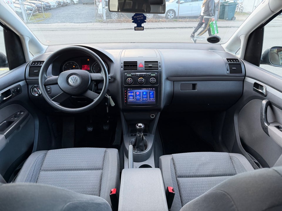 VW Touran 1,6 FSi Highline 5d