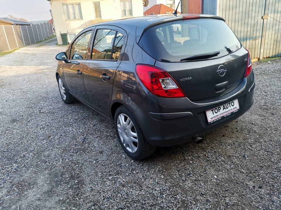 Opel Corsa 1,4 16V Cosmo 5d