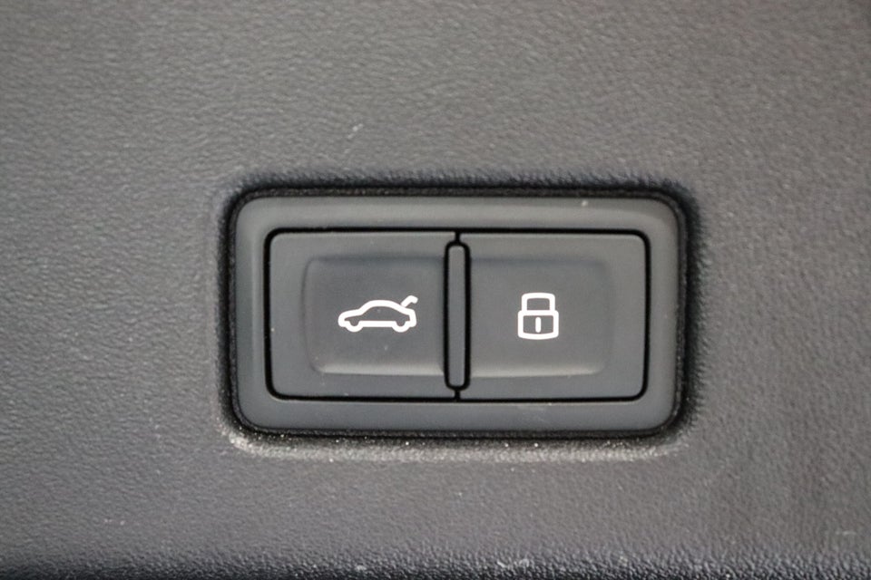 Audi Q4 e-tron 40 S-line 5d