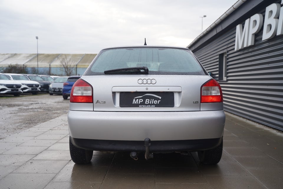 Audi A3 1,8 Ambiente 5d