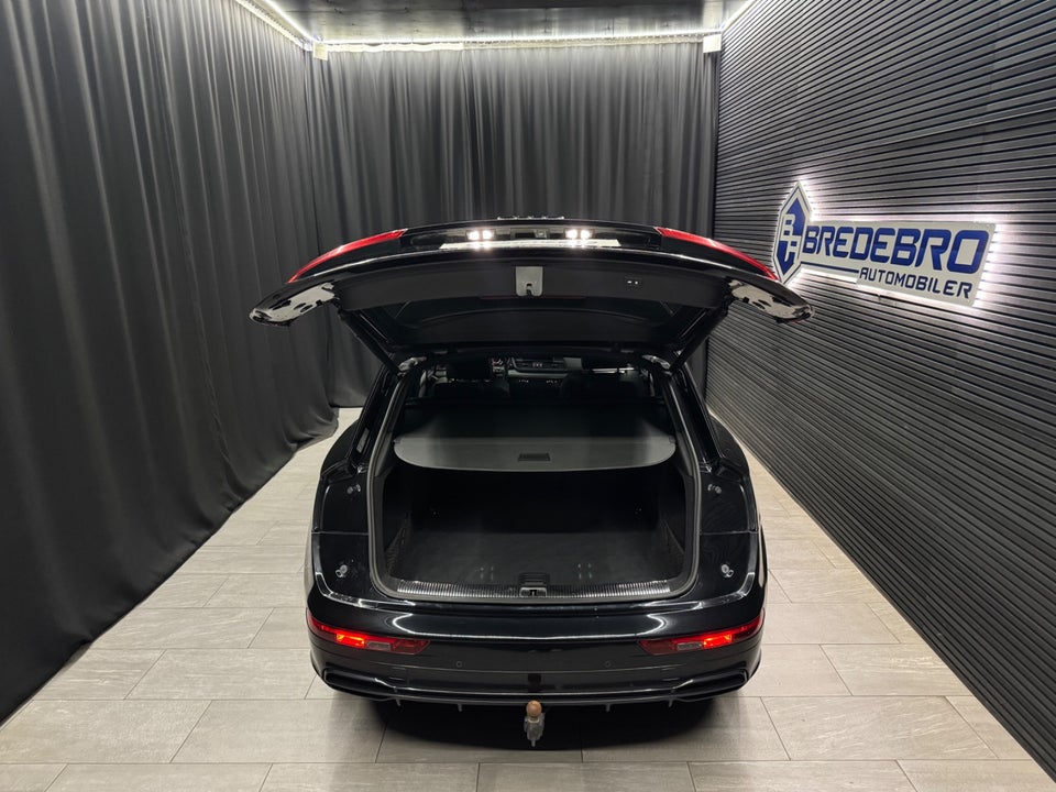 Audi Q5 40 TDi S-line quattro S-tr. 5d