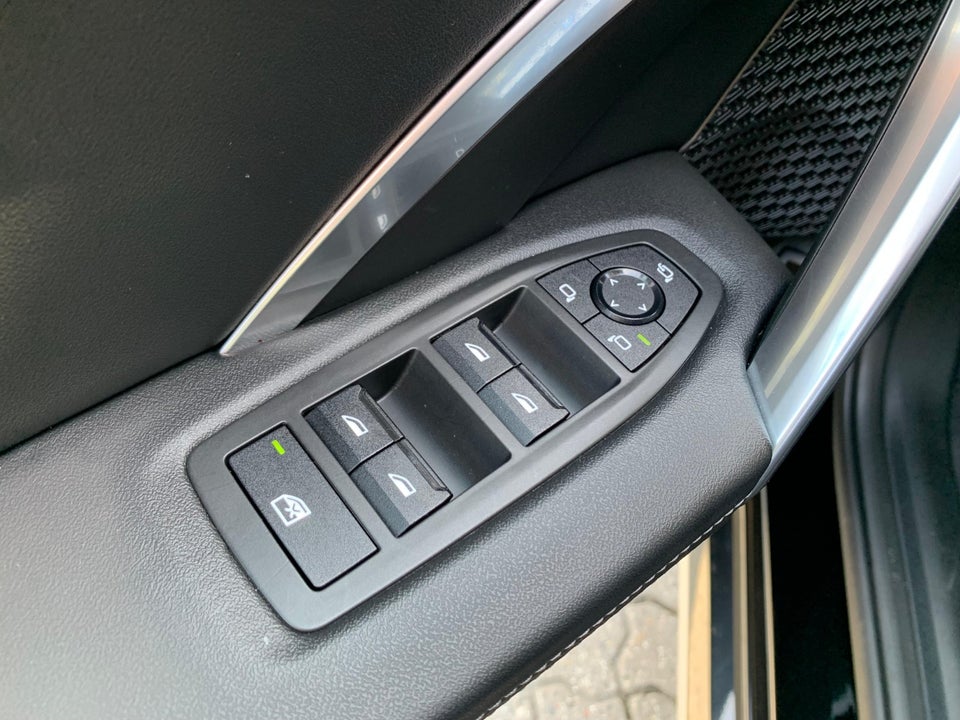 BMW iX1 eDrive20 X-Line 5d