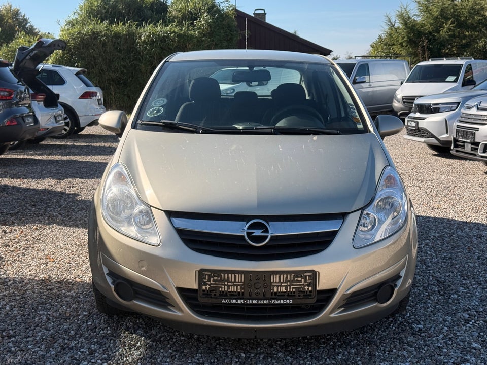 Opel Corsa 1,2 16V Essentia 5d