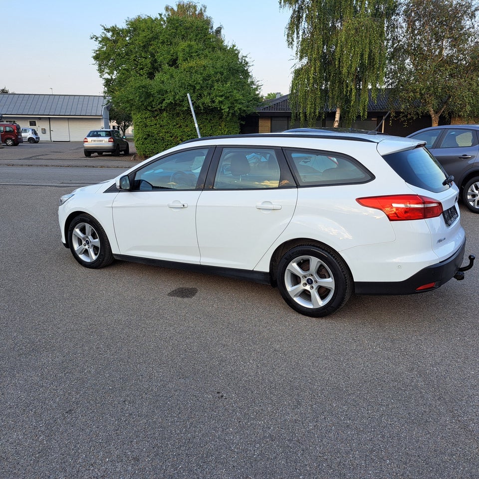 Ford Focus 1,5 TDCi 120 Business stc. 5d