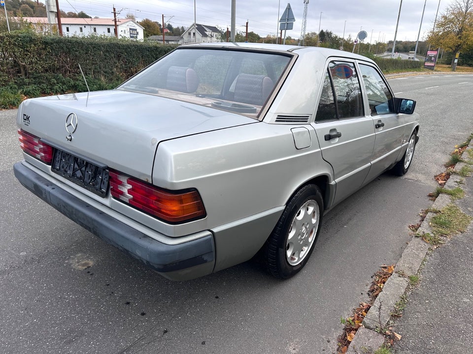 Mercedes 190 E 2,0 aut. 4d