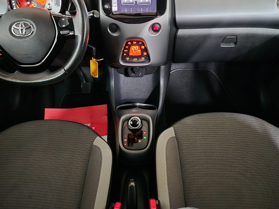 Toyota Aygo 1,0 VVT-i x-press x-shift 5d