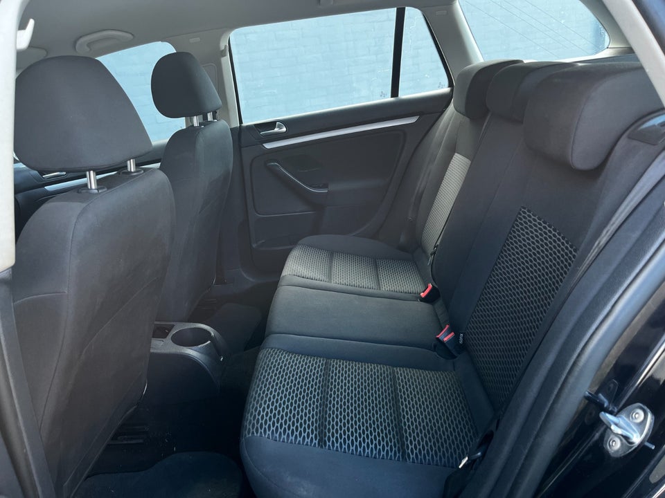 VW Golf VI 1,6 TDi 105 Comfortline Variant BMT 5d