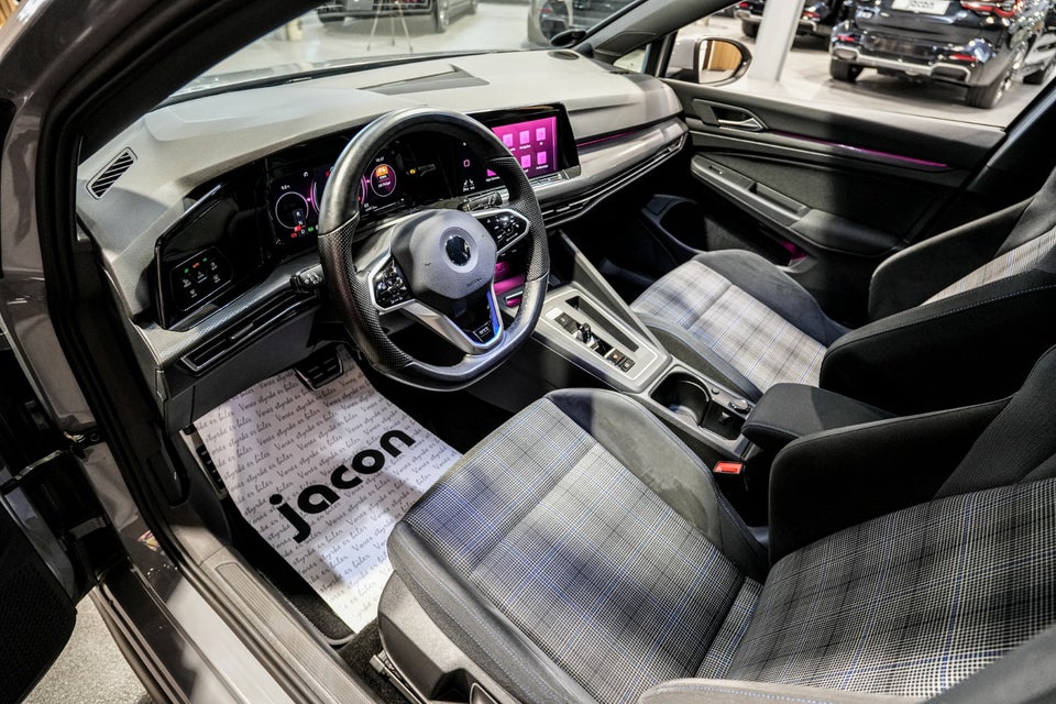VW Golf VIII 1,4 GTE DSG 5d
