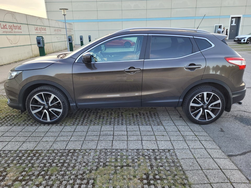 Nissan Qashqai 1,6 Dig-T 163 Tekna 5d