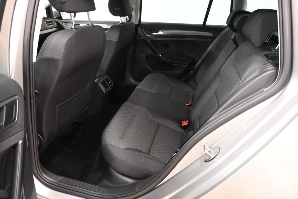 VW Golf VII 2,0 TDi 150 Comfortline+ Connect Variant DSG 5d