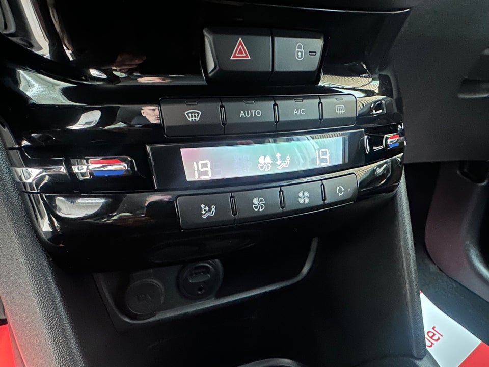 Peugeot 208 1,2 VTi 82 Active 5d