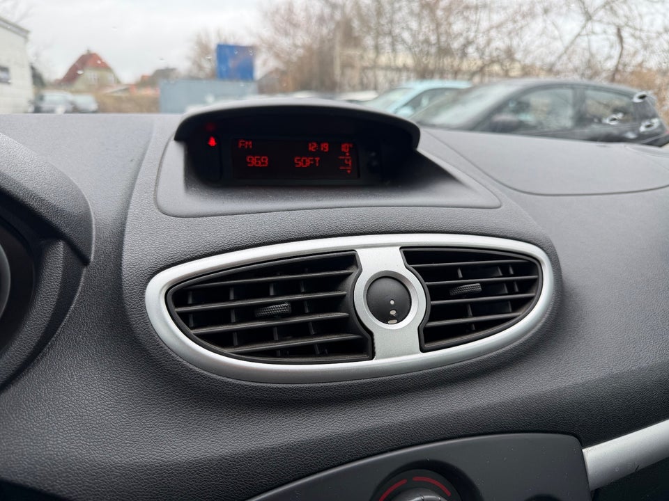 Renault Clio III 1,2 16V Advantage 5d