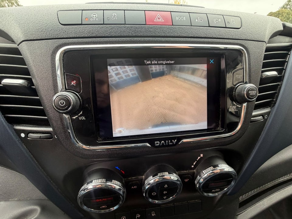 Iveco Daily 2,3 35S16 16m³ Van AG8
