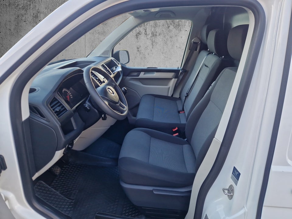 VW Transporter 2,0 TDi 114 Kassevogn kort BMT