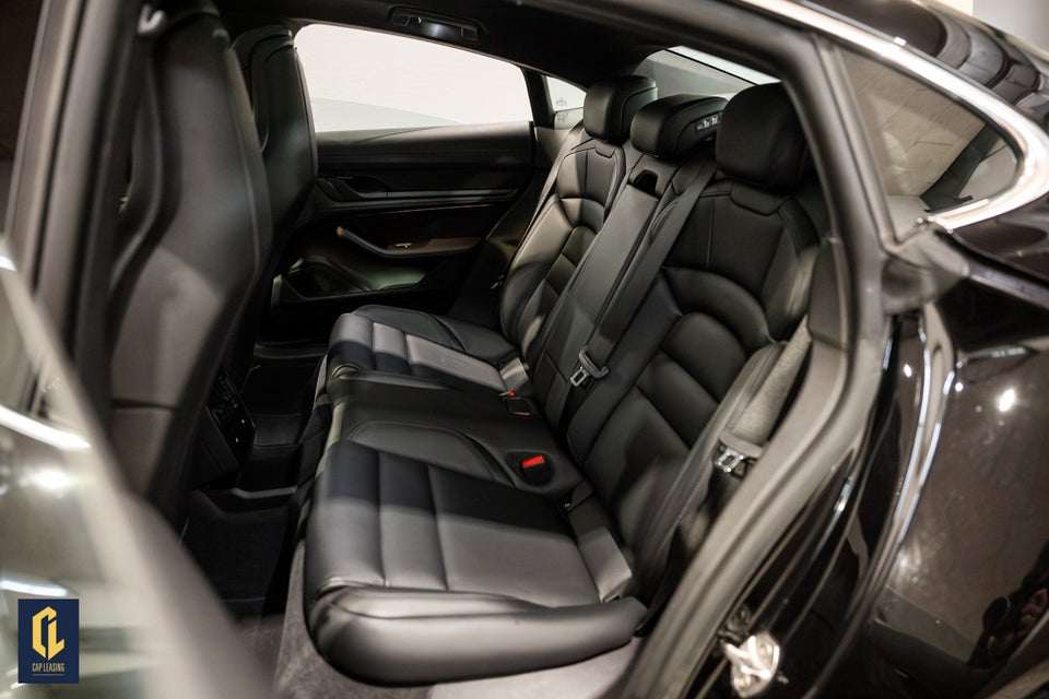 Porsche Taycan Performance+ 4d