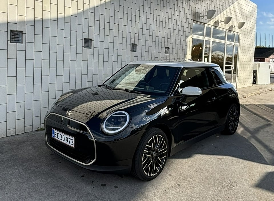 MINI Cooper E Favoured Trim L 3d