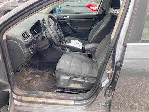 VW Golf VI 1,6 TDi 105 Comfortline Variant BMT 5d