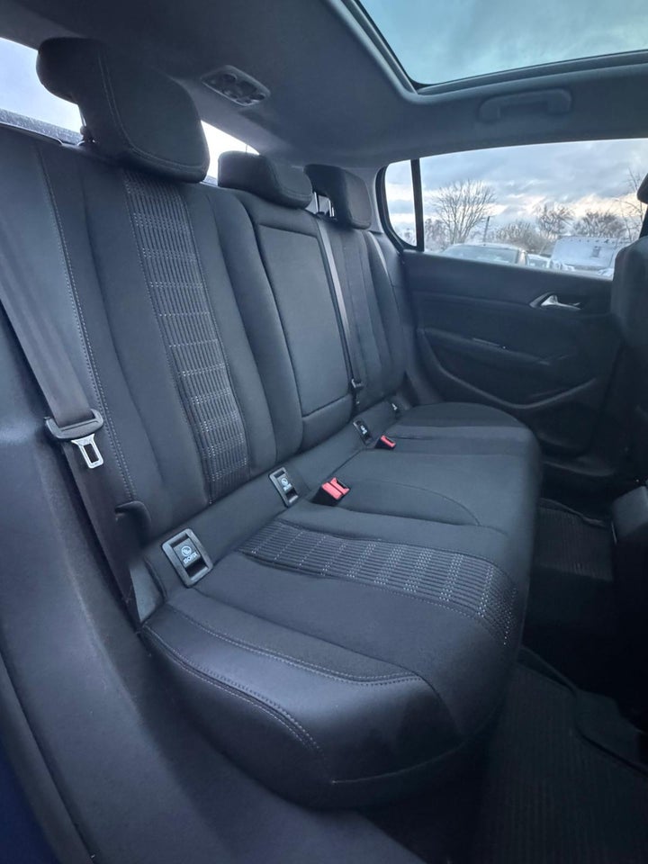 Peugeot 308 1,2 e-THP 130 Allure Sky 5d