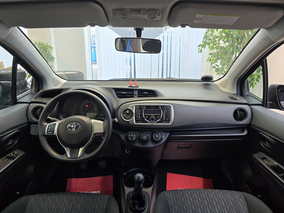 Toyota Yaris 1,0 VVT-i T1 5d