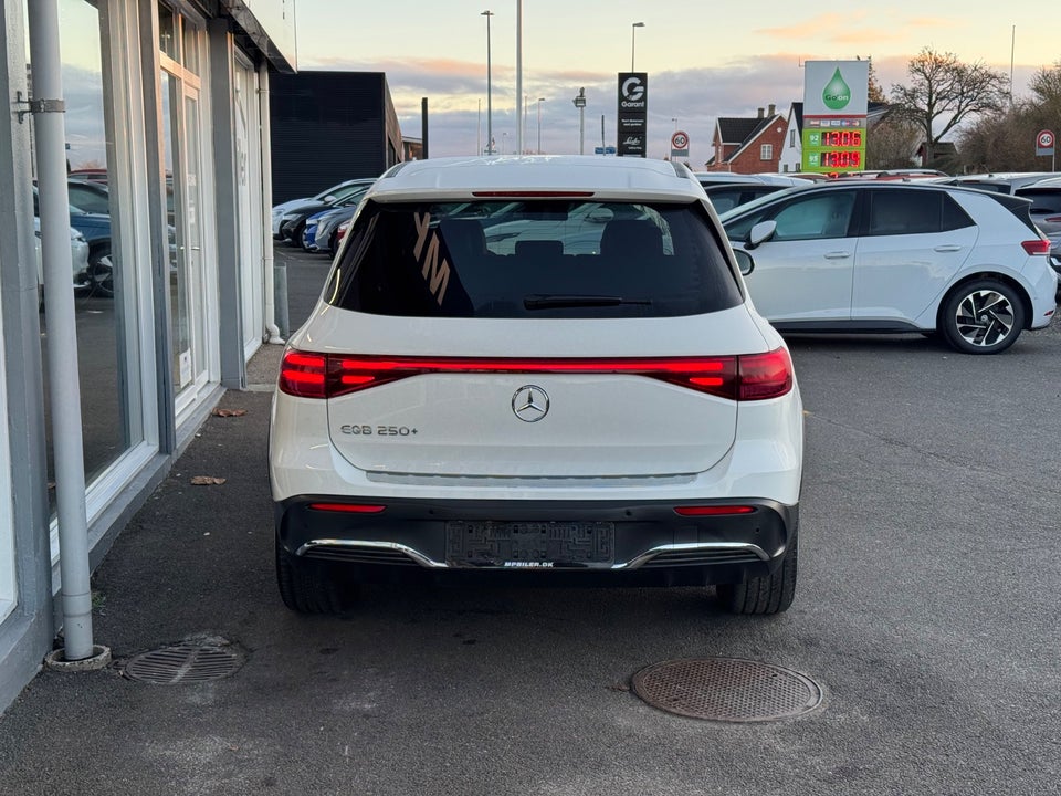 Mercedes EQB250+ AMG Line 5d