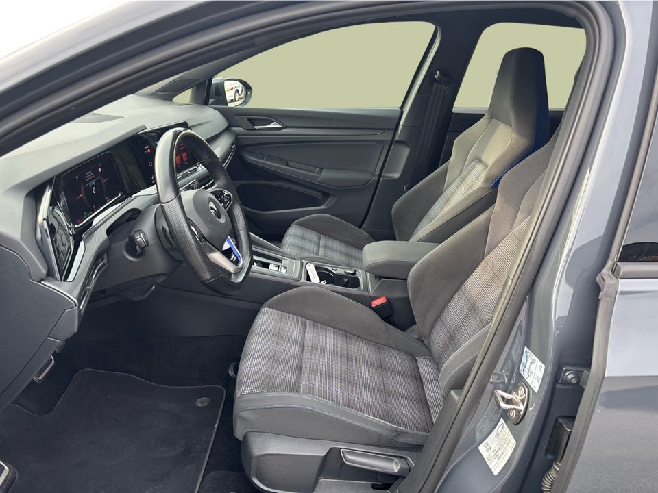 VW Golf VIII 1,4 GTE DSG 5d