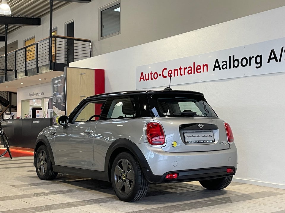 MINI Cooper SE Essential 3d