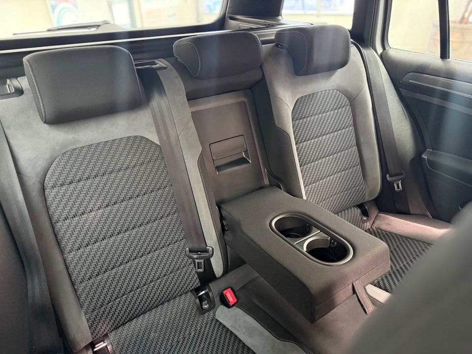 VW Golf VII 1,5 TSi 150 R-line Variant DSG 5d